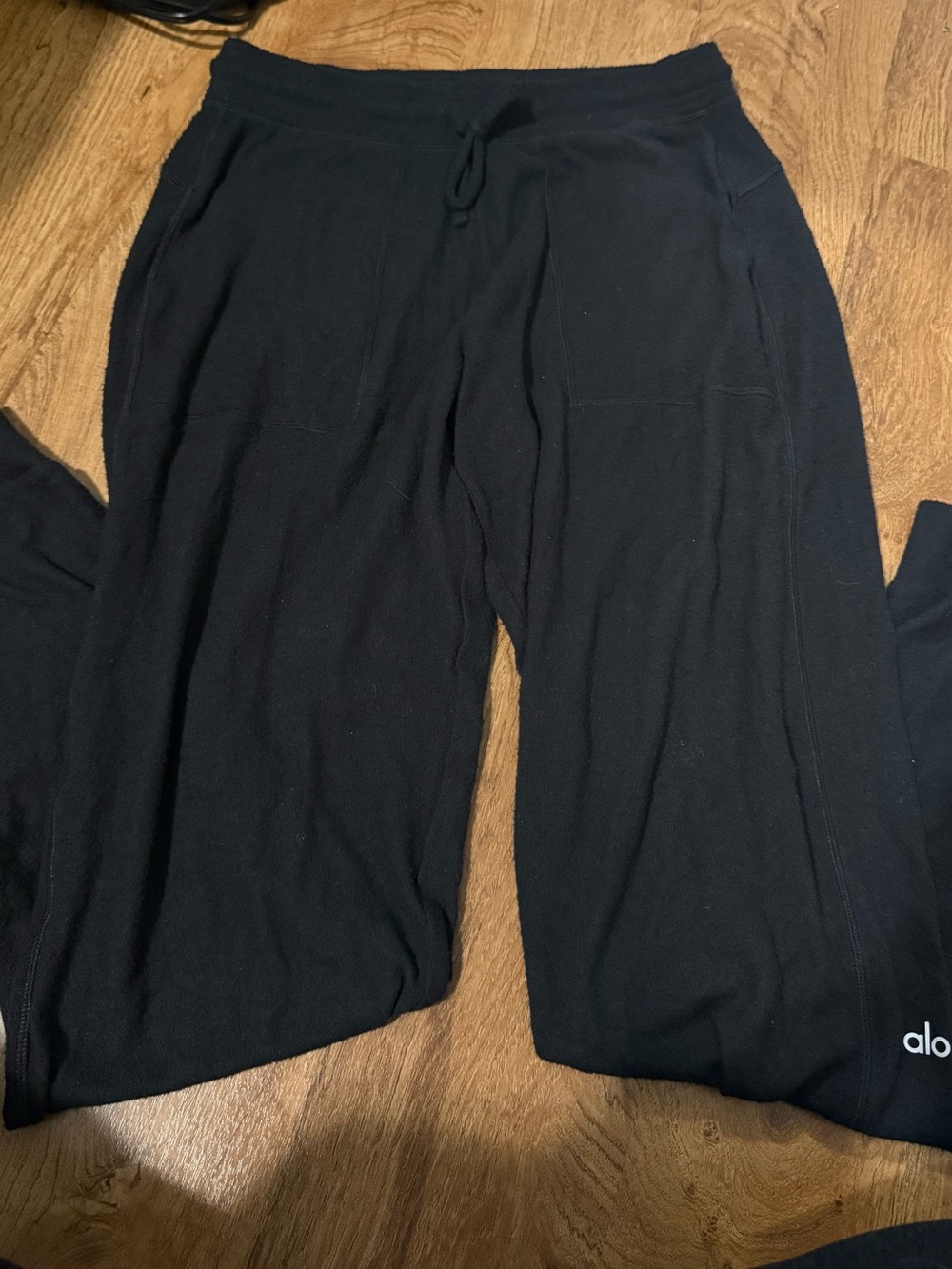 ALO Yoga Women’s Black Jogger Sweatpants - Relaxed Drawstring Fit